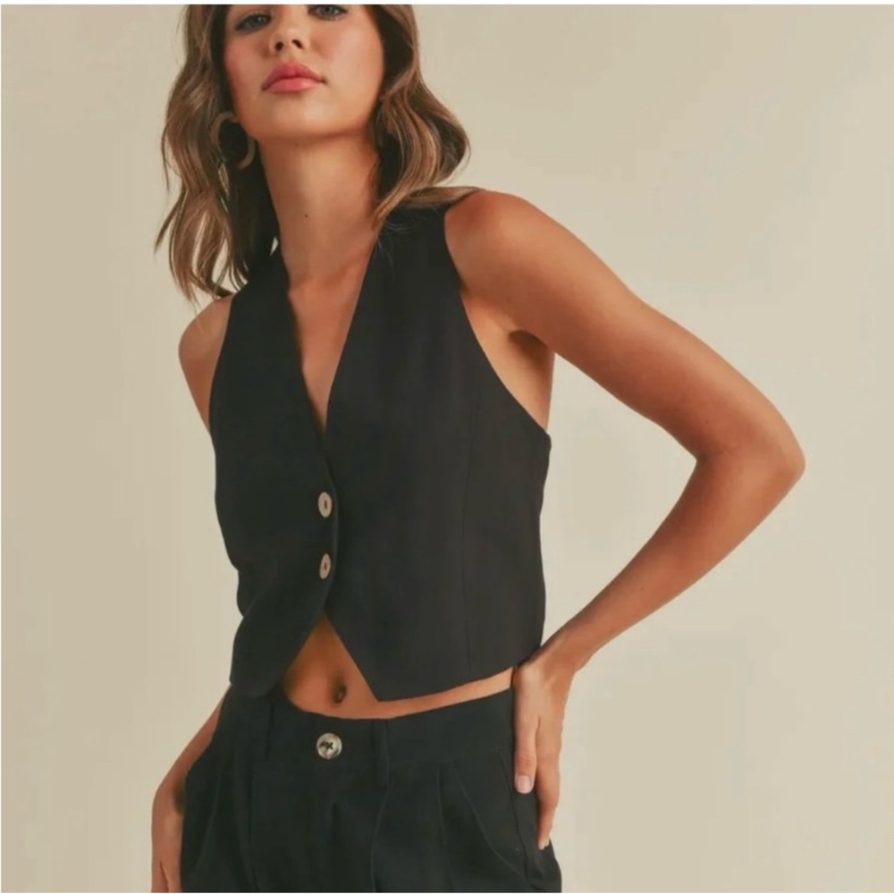 Miou Muse Black Sleeveless Buttoned Vest